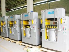 在液壓機(jī)中，機(jī)器的運(yùn)行
